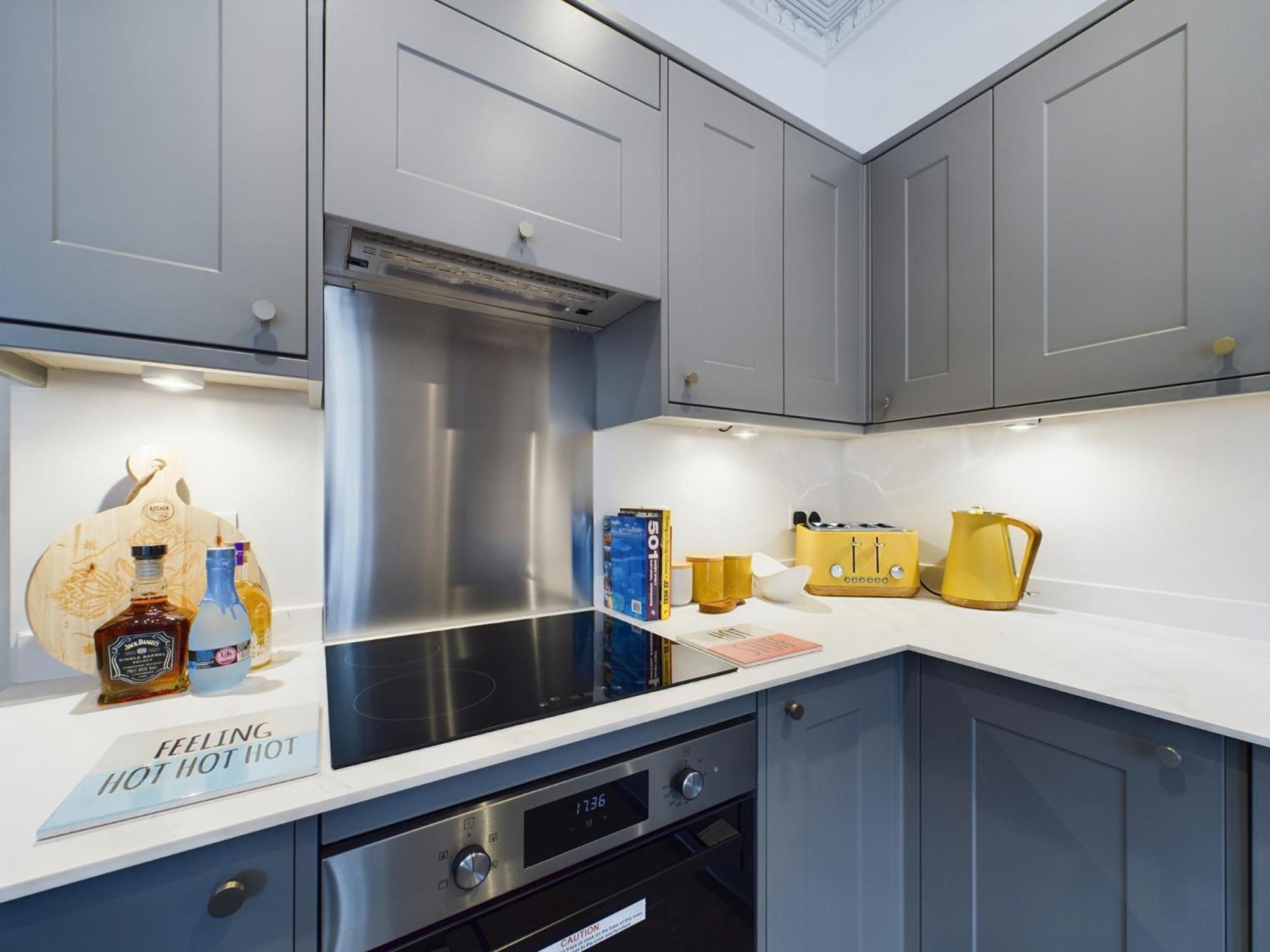Belle Vue Regency King Size W Free Parking Apartment เชลเทนแฮม ภายนอก รูปภาพ